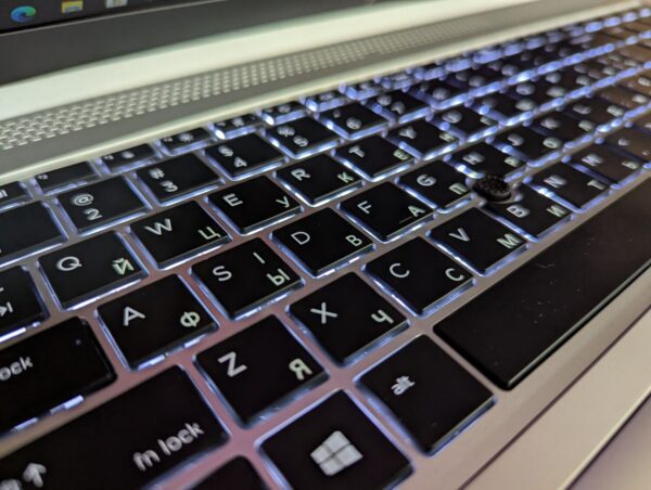 Ультрабук HP EliteBook 850 G5 / 15.6" (1920x1080) IPS / Intel Core i7-7600U (2 (4) ядра по 2.8 - 3.9 GHz) / 16 GB DDR4 / 512 GB SSD / Intel HD Graphics 620 / Fingerprint / WebCam / Windows 10 - Зображення 6