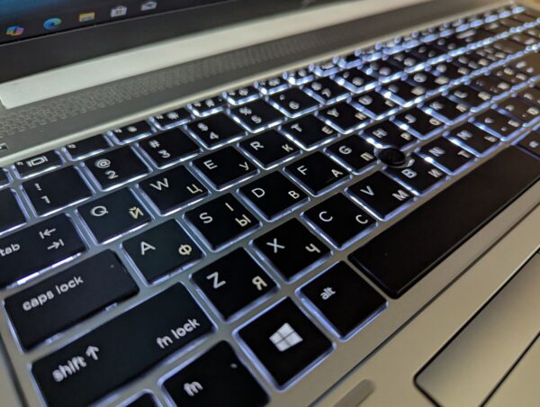 Ультрабук HP EliteBook 850 G6 / 15.6" (1920x1080) IPS / Intel Core i5-8365U (4 (8) ядра по 1.6 - 4.1 GHz) / 16 GB DDR4 / 512 GB SSD / Intel UHD Graphics / Fingerprint / WebCam / Windows 10 - Зображення 12