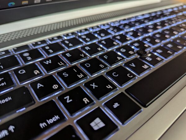 Ультрабук HP EliteBook 850 G6 / 15.6" (1920x1080) IPS / Intel Core i5-8365U (4 (8) ядра по 1.6 - 4.1 GHz) / 16 GB DDR4 / 512 GB SSD / Intel UHD Graphics / Fingerprint / WebCam / Windows 10 - Зображення 6