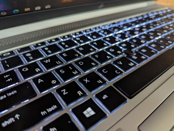 Ультрабук HP EliteBook 850 G6 / 15.6" (1920x1080) IPS / Intel Core i5-8365U (4 (8) ядра по 1.6 - 4.1 GHz) / 16 GB DDR4 / 512 GB SSD / Intel UHD Graphics / TouchID / WebCam / Windows 10 - Зображення 6