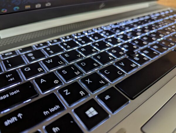 Ультрабук HP EliteBook 850 G6 / 15.6" (1920x1080) IPS / Intel Core i5-8365U (4 (8) ядра по 1.6 - 4.1 GHz) / 16 GB DDR4 / 512 GB SSD / Intel UHD Graphics / WebCam / Fingerprint / Windows 10 - Зображення 6