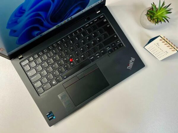 Ультрабук Lenovo ThinkPad T14s Gen 2 / 14" (1920x1080) IPS Touch / Intel Core i7-1185G7 (4 (8) ядра по 3.0 - 4.8 GHz) / 32 GB DDR4 / 512 GB SSD M.2 / Intel Iris Xe Graphics / WebCam / Win 11 Pro - Зображення 3