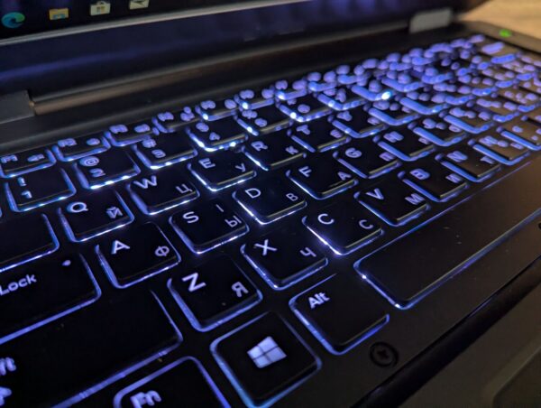Захищений ноутбук Dell Latitude 14 Rugged 5414 / 14" (1920x1080) IPS / Intel Core i5-6300U (2 (4) ядра по 2.4 - 3.0 GHz) / 8 GB DDR4 / 256 GB SSD / Intel HD Graphics 520 / HDMI / WebCam / Windows 10 - Зображення 6