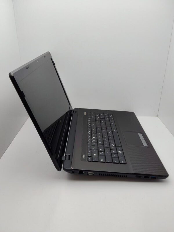 Ноутбук Asus K73 / 17.3" (1600x900) TN / AMD A6-3420M (4 ядра по 1.5 - 2.4 GHz) / 6 GB DDR3 / 120 GB SSD / AMD Radeon HD 7670M, 1 GB GDDR3, 128-bit / WebCam - Зображення 6