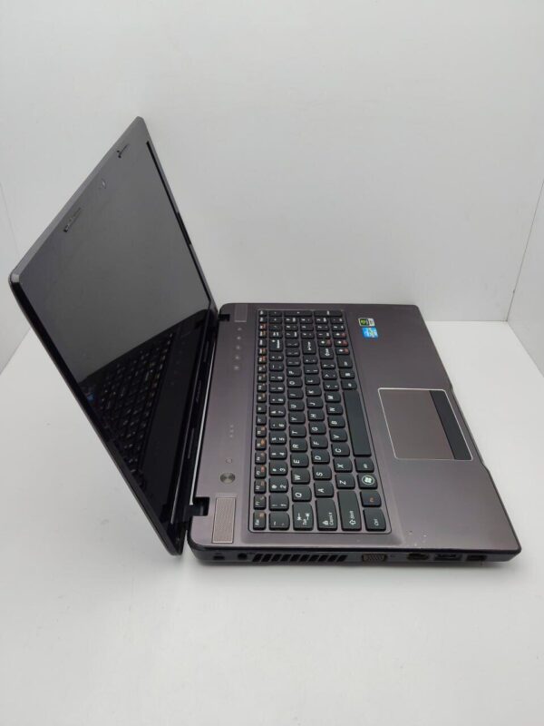 Ноутбук Lenovo IdeaPad Z570 / 15.6" (1366x768) TN / Intel Core i3-2330M (2 (4) ядра по 2.2 GHz) / 6 GB DDR3 / 500 GB HDD / nVidia GeForce GT 540M, 1 GB GDDR3, 64-bit / WebCam - Зображення 6