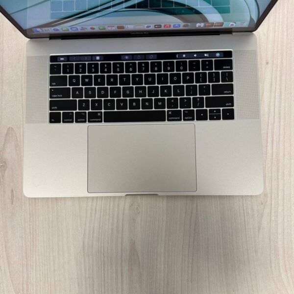 Ультрабук Apple MacBook Pro A1707 (2017) / 15.4" (2880x1800) IPS / Intel Core i7-7920HQ (4 (8) ядра по 3.1 - 4.1 GHz) / 16 GB DDR3 / 500 GB SSD / AMD Radeon Pro 560, 4 GB GDDR5, 128-bit / WebCam / MacOS - Зображення 7