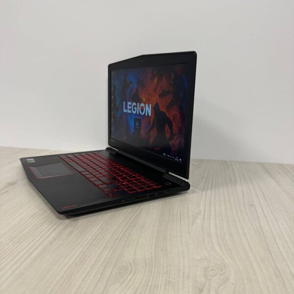 Ігровий ноутбук Lenovo Legion Y520-15IKBN / 15.6" (1920x1080) IPS / Intel Core i7-7700HQ (4 (8) ядра по 2.8 - 3.8 GHz) / 16 GB DDR4 / 256 GB SSD + 1000 GB HDD / nVidia GeForce GTX 1050 Ti, 2 GB GDDR5, 128-bit / WebCam - Зображення 5