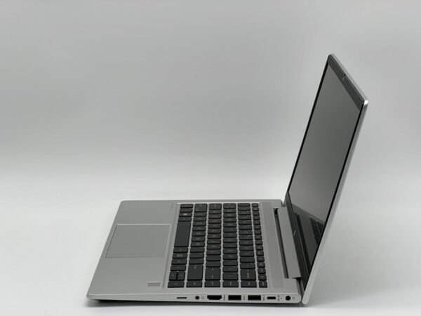 Ультрабук HP ProBook 445 G9 / 14" (1920x1080) IPS / AMD Ryzen 5 5625U (6 (12) ядер по 2.3 - 4.3 GHz) / 16 GB DDR4 / 240 GB SSD / AMD Radeon RX Vega 7 Graphics / WebCam - Зображення 4