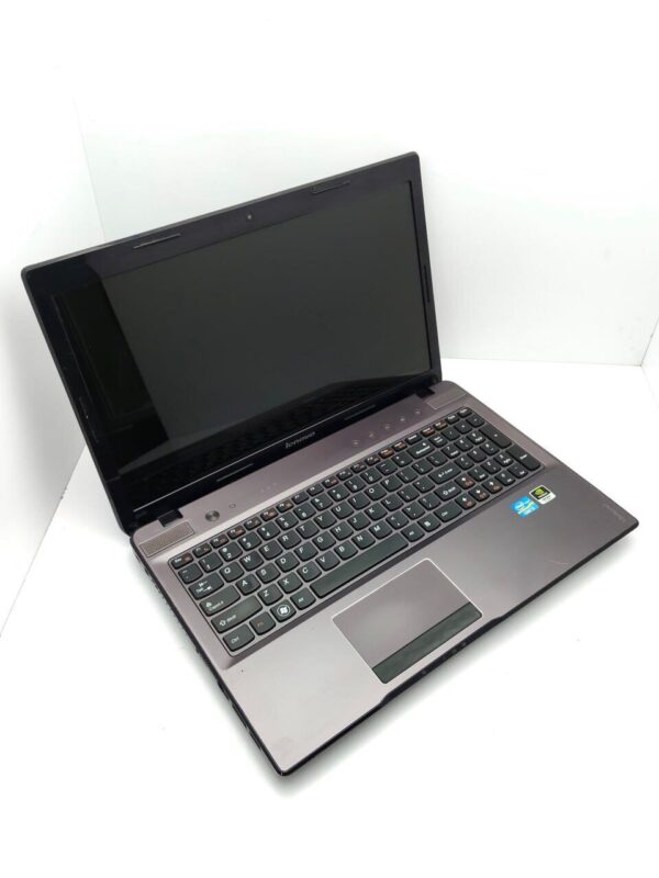 Ноутбук Lenovo IdeaPad Z570 / 15.6" (1366x768) TN / Intel Core i3-2330M (2 (4) ядра по 2.2 GHz) / 6 GB DDR3 / 500 GB HDD / nVidia GeForce GT 540M, 1 GB GDDR3, 64-bit / WebCam - Зображення 4