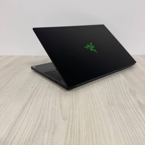 Ігровий ноутбук Razer Blade 15 RZ09-02705 / 15.6" (1920x1080) IPS / Intel Core i7-8750H (6 (12) ядер по 2.2 - 4.1 GHz) / 16 GB DDR4 / 512 GB SSD / nVidia GeForce GTX 1060 Max-Q, 6 GB GDDR5, 192-bit / WebCam - Зображення 6