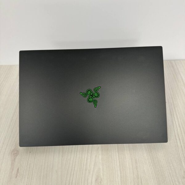 Ігровий ноутбук Razer Blade 15 RZ09-02705 / 15.6" (1920x1080) IPS / Intel Core i7-8750H (6 (12) ядер по 2.2 - 4.1 GHz) / 16 GB DDR4 / 512 GB SSD / nVidia GeForce GTX 1060 Max-Q, 6 GB GDDR5, 192-bit / WebCam - Зображення 3