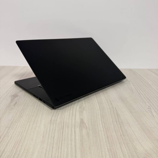 Ігровий ноутбук Б-клас Asus ProArt Studiobook P16 H7606WV / 16" (3840x2400) OLED Touch / AMD Ryzen AI 9 HX 370 (12 (24) ядер по 2.0 - 5.1 GHz) / 32 GB DDR5 / 1000 GB SSD NVMe / nVidia GeForce RTX 4060, 8 GB GDDR6, 128-bit - Зображення 6