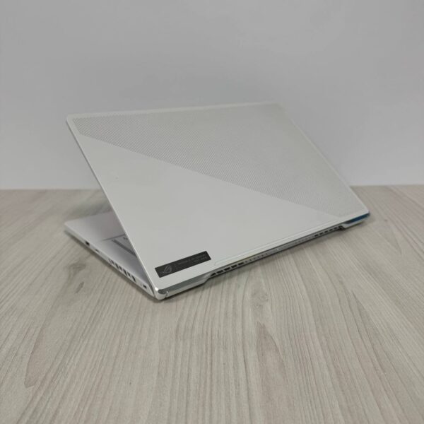 Ігровий ультрабук Б-клас Asus ROG Zephyrus G15 GA503QS White / 15.6" (2560x1440) IPS / AMD Ryzen 9 5900HS (8 (16) ядер по 3.0 - 4.6 GHz) / 32 GB DDR4 / 512 GB SSD NVMe / nVidia GeForce RTX 3080, 8 GB GDDR6, 256-bit - Зображення 6