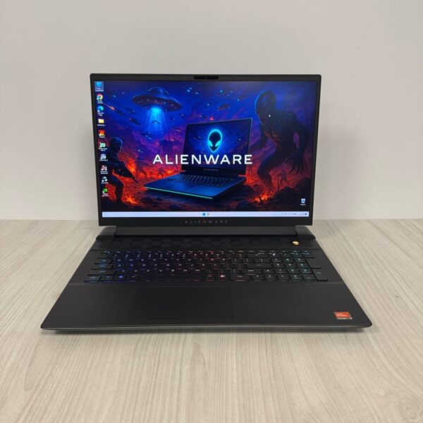 Ігровий ноутбук Dell Alienware m18 R1 / 18" (1920x1200) IPS / AMD Ryzen 9 7845HX (12 (24) ядер по 3.0 - 5.2 GHz) / 32 GB DDR5 / 1000 GB SSD NVMe / nVidia GeForce RTX 4070, 8 GB GDDR6, 128-bit / WebCam - Зображення 2