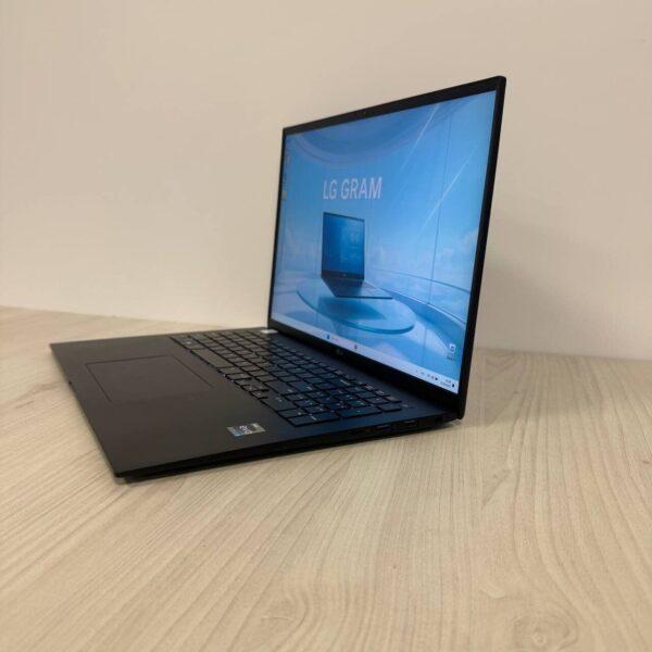 Ультрабук Б-клас LG Gram 17 17Z90Q / 17" (2560x1600) IPS / Intel Core i7-1260P (12 (16) ядер по 2.1 - 4.7 GHz) / 16 GB DDR5 / 512 GB SSD NVMe / Intel Iris Xe Graphics / WebCam - Зображення 5