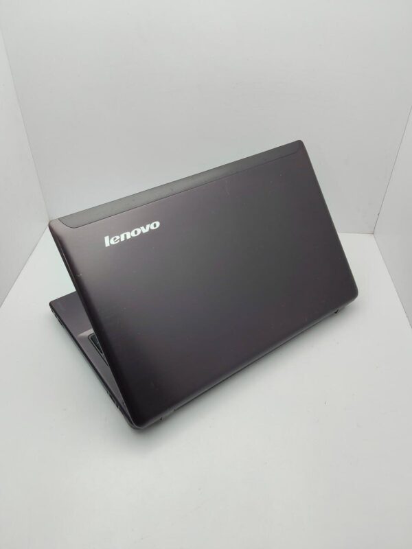 Ноутбук Lenovo IdeaPad Z570 / 15.6" (1366x768) TN / Intel Core i3-2330M (2 (4) ядра по 2.2 GHz) / 6 GB DDR3 / 500 GB HDD / nVidia GeForce GT 540M, 1 GB GDDR3, 64-bit / WebCam - Зображення 8