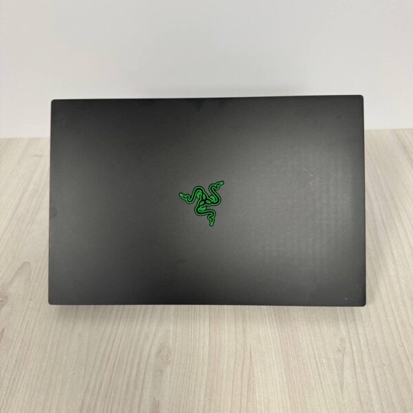 Ігровий ноутбук Б-клас Razer Blade 15 RZ09-0328 / 15.6" (1920x1080) IPS / Intel Core i7-10750H (6 (12) ядер по 2.6 - 5.0 GHz) / 16 GB DDR4 / 512 GB SSD NVMe / nVidia GeForce RTX 2060, 6 GB GDDR6, 192-bit / WebCam - Зображення 3
