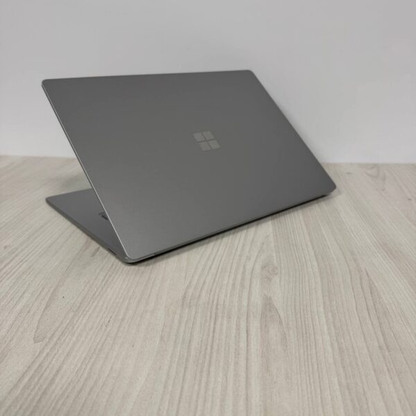Ультрабук Microsoft Surface Laptop 5 / 15" (2496x1664) IPS Touch / Intel Core i7-1255U (10 (12) ядер по 3.5 - 4.7 GHz) / 16 GB DDR5 / 512 GB SSD NVMe / Intel Iris Xe Graphics / WebCam - Зображення 6
