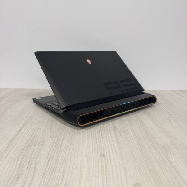 Ігровий ноутбук Б-клас Dell Alienware Area-51m / 17.3" (1920x1080) IPS / Intel Core i7-9700K (8 ядер по 3.6 - 4.9 GHz) / 32 GB DDR4 / 512 GB SSD NVMe / nVidia GeForce RTX 2070, 8 GB GDDR6, 256-bit / WebCam - Зображення 5