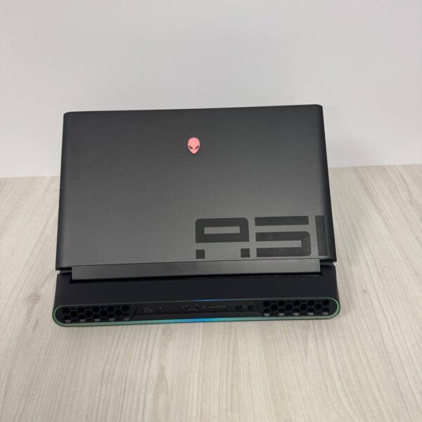 Ігровий ноутбук Б-клас Dell Alienware Area-51m / 17.3" (1920x1080) IPS / Intel Core i7-9700K (8 ядер по 3.6 - 4.9 GHz) / 32 GB DDR4 / 512 GB SSD NVMe / nVidia GeForce RTX 2070, 8 GB GDDR6, 256-bit / WebCam - Зображення 3