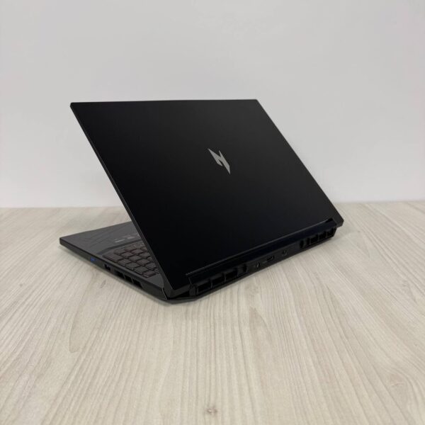Ігровий ноутбук Acer Nitro V16 ANV16-41-R514 / 16" (1920x1200) IPS / AMD Ryzen 7 8845HS (8 (16) ядер по 3.8 - 5.1 GHz) / 16 GB DDR5 / 1000 GB SSD NVMe / nVidia GeForce RTX 4060, 8 GB GDDR6, 128-bit / WebCam - Зображення 6