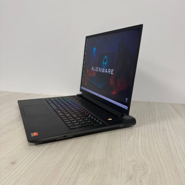 Ігровий ноутбук Dell Alienware m18 R1 / 18" (1920x1200) IPS / AMD Ryzen 9 7845HX (12 (24) ядер по 3.0 - 5.2 GHz) / 32 GB DDR5 / 1000 GB SSD NVMe / nVidia GeForce RTX 4070, 8 GB GDDR6, 128-bit / WebCam - Зображення 5