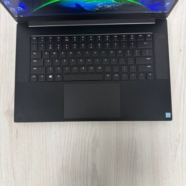 Ігровий ноутбук Razer Blade 15 RZ09-02705 / 15.6" (1920x1080) IPS / Intel Core i7-8750H (6 (12) ядер по 2.2 - 4.1 GHz) / 16 GB DDR4 / 512 GB SSD / nVidia GeForce GTX 1060 Max-Q, 6 GB GDDR5, 192-bit / WebCam - Зображення 7