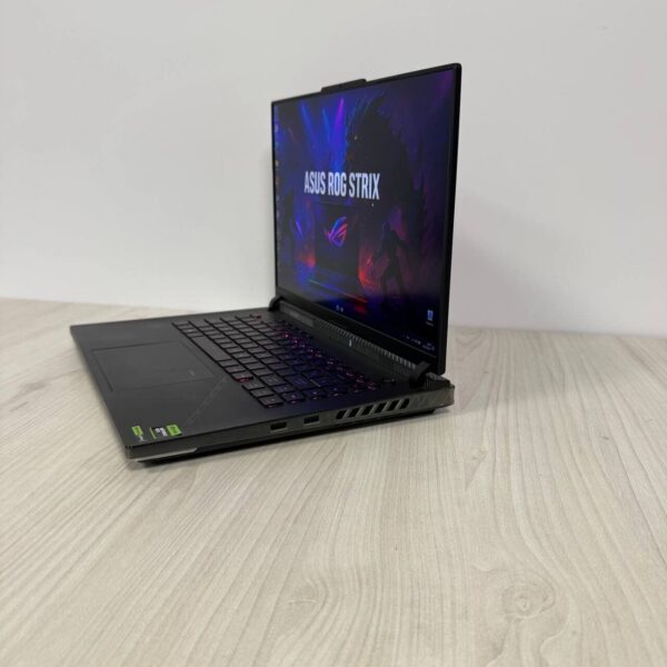 Ігровий ноутбук Б-клас Asus ROG Strix Scar 16 G634JZ / 16" (2560x1600) IPS / Intel Core i9-13980HX (24 (32) ядер по 2.2 - 5.5 GHz) / 32 GB DDR5 / 1000 GB SSD NVMe / nVidia GeForce RTX 4080, 12 GB GDDR6, 192-bit / WebCam - Зображення 5