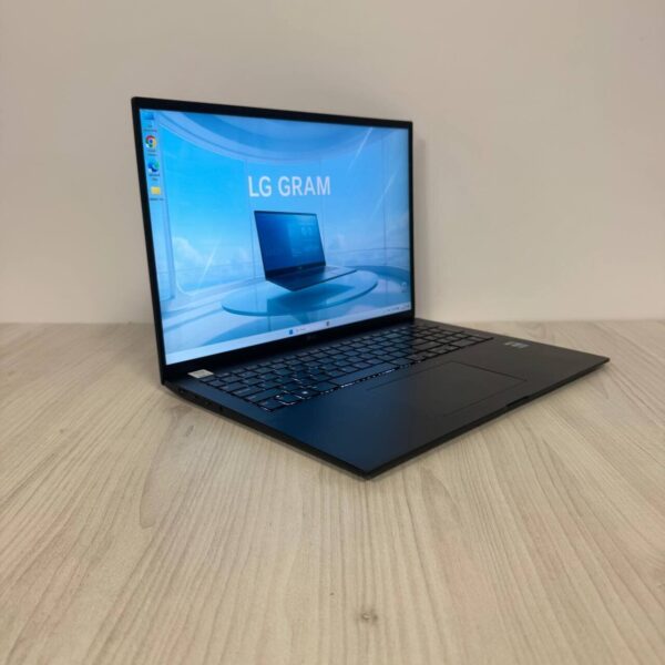 Ультрабук Б-клас LG Gram 17 17Z90Q / 17" (2560x1600) IPS / Intel Core i7-1260P (12 (16) ядер по 2.1 - 4.7 GHz) / 16 GB DDR5 / 512 GB SSD NVMe / Intel Iris Xe Graphics / WebCam - Зображення 4