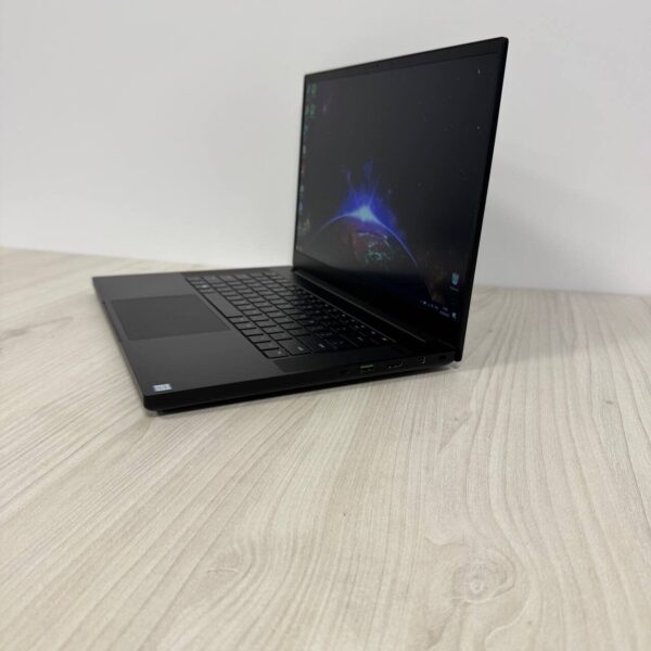 Ігровий ноутбук Razer Blade 15 RZ09-02705 / 15.6" (1920x1080) IPS / Intel Core i7-8750H (6 (12) ядер по 2.2 - 4.1 GHz) / 16 GB DDR4 / 512 GB SSD / nVidia GeForce GTX 1060 Max-Q, 6 GB GDDR5, 192-bit / WebCam - Зображення 5