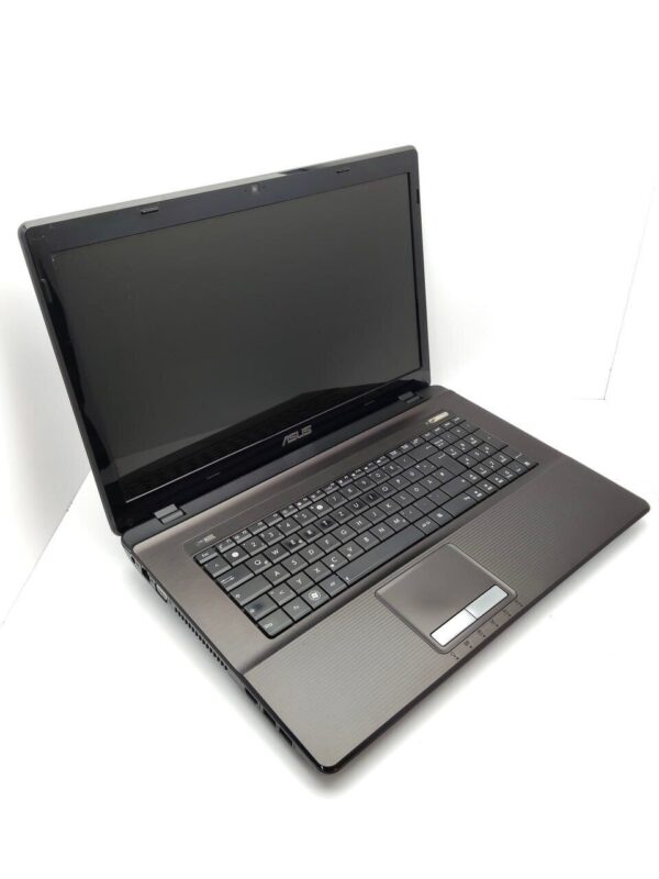 Ноутбук Asus K73 / 17.3" (1600x900) TN / AMD A6-3420M (4 ядра по 1.5 - 2.4 GHz) / 6 GB DDR3 / 120 GB SSD / AMD Radeon HD 7670M, 1 GB GDDR3, 128-bit / WebCam - Зображення 4