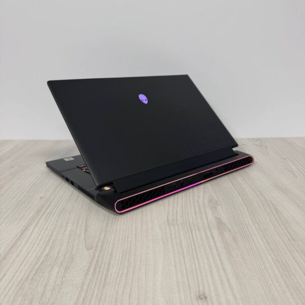 Ігровий ноутбук Dell Alienware m15 R4 / 15.6" (1920x1080) IPS / Intel Core i7-10870H (8 (16) ядер по 2.2 - 5.0 GHz) / 16 GB DDR4 / 512 GB SSD NVMe / nVidia GeForce RTX 3070, 8 GB GDDR6, 256-bit / WebCam - Зображення 6