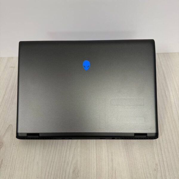 Ігровий ноутбук Dell Alienware m16 R2 / 16" (2560x1600) IPS / Intel Core Ultra 7 155H (16 (22) ядер по 1.4 - 4.8 GHz) / 16 GB DDR5 / 1000 GB SSD NVMe / nVidia GeForce RTX 4070, 8 GB GDDR6, 128-bit / WebCam - Зображення 3