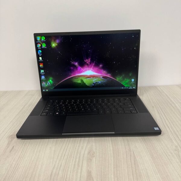 Ігровий ноутбук Razer Blade 15 RZ09-02705 / 15.6" (1920x1080) IPS / Intel Core i7-8750H (6 (12) ядер по 2.2 - 4.1 GHz) / 16 GB DDR4 / 512 GB SSD / nVidia GeForce GTX 1060 Max-Q, 6 GB GDDR5, 192-bit / WebCam - Зображення 2