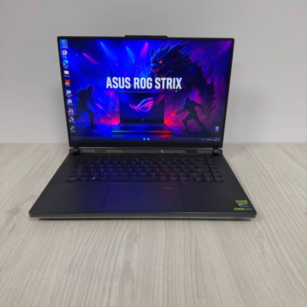 Ігровий ноутбук Б-клас Asus ROG Strix Scar 16 G634JZ / 16" (2560x1600) IPS / Intel Core i9-13980HX (24 (32) ядер по 2.2 - 5.5 GHz) / 32 GB DDR5 / 1000 GB SSD NVMe / nVidia GeForce RTX 4080, 12 GB GDDR6, 192-bit / WebCam - Зображення 2