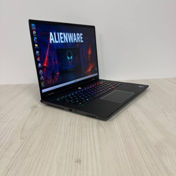 Ігровий ноутбук Dell Alienware m16 R2 / 16" (2560x1600) IPS / Intel Core Ultra 7 155H (16 (22) ядер по 1.4 - 4.8 GHz) / 16 GB DDR5 / 1000 GB SSD NVMe / nVidia GeForce RTX 4070, 8 GB GDDR6, 128-bit / WebCam - Зображення 4