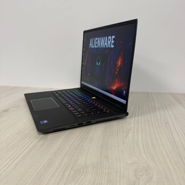 Ігровий ноутбук Dell Alienware m16 R2 / 16" (2560x1600) IPS / Intel Core Ultra 7 155H (16 (22) ядер по 1.4 - 4.8 GHz) / 16 GB DDR5 / 1000 GB SSD NVMe / nVidia GeForce RTX 4070, 8 GB GDDR6, 128-bit / WebCam - Зображення 5