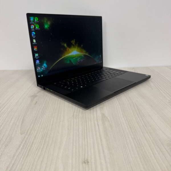 Ігровий ноутбук Razer Blade 15 RZ09-02705 / 15.6" (1920x1080) IPS / Intel Core i7-8750H (6 (12) ядер по 2.2 - 4.1 GHz) / 16 GB DDR4 / 512 GB SSD / nVidia GeForce GTX 1060 Max-Q, 6 GB GDDR5, 192-bit / WebCam - Зображення 4