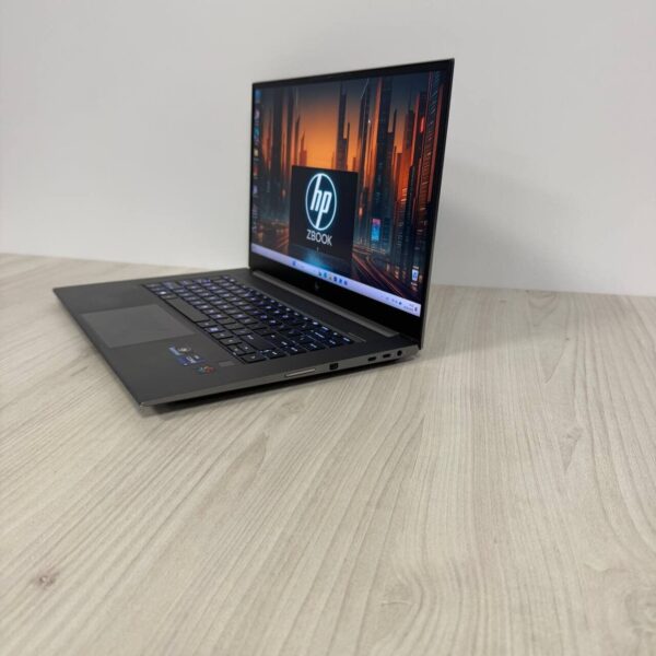 Мобільна робоча станція Б-клас HP ZBook Studio 15 G8 / 15.6" (3840x2160) IPS / Intel Core i9-11900H (8 (16) ядер по 2.5 - 4.9 GHz) / 32 GB DDR4 / 1000 GB SSD NVMe / nVidia RTX A3000, 6 GB GDDR6, 192-bit / WebCam - Зображення 5