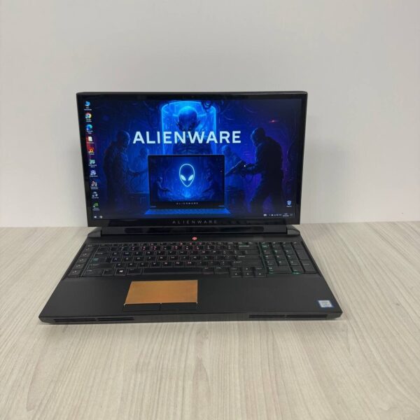 Ігровий ноутбук Б-клас Dell Alienware Area-51m / 17.3" (1920x1080) IPS / Intel Core i7-9700K (8 ядер по 3.6 - 4.9 GHz) / 32 GB DDR4 / 512 GB SSD NVMe / nVidia GeForce RTX 2070, 8 GB GDDR6, 256-bit / WebCam - Зображення 2