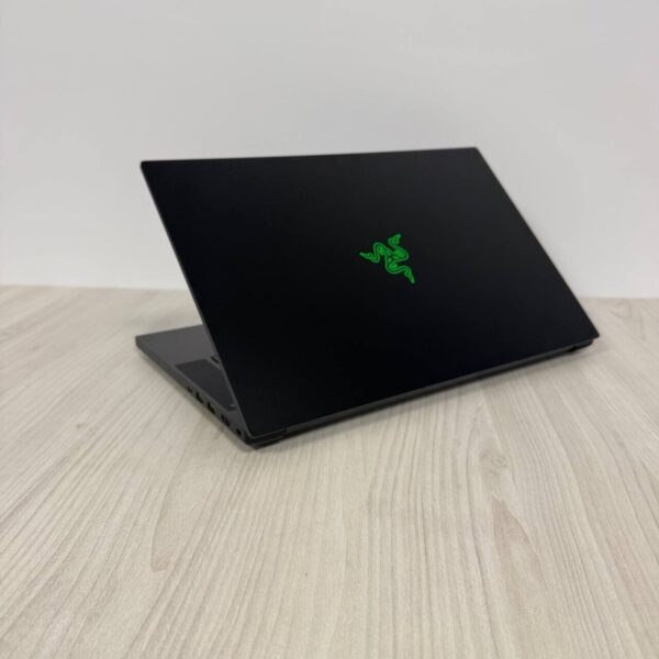 Ігровий ноутбук Б-клас Razer Blade 15 RZ09-0328 / 15.6" (1920x1080) IPS / Intel Core i7-10750H (6 (12) ядер по 2.6 - 5.0 GHz) / 16 GB DDR4 / 512 GB SSD NVMe / nVidia GeForce RTX 2060, 6 GB GDDR6, 192-bit / WebCam - Зображення 6
