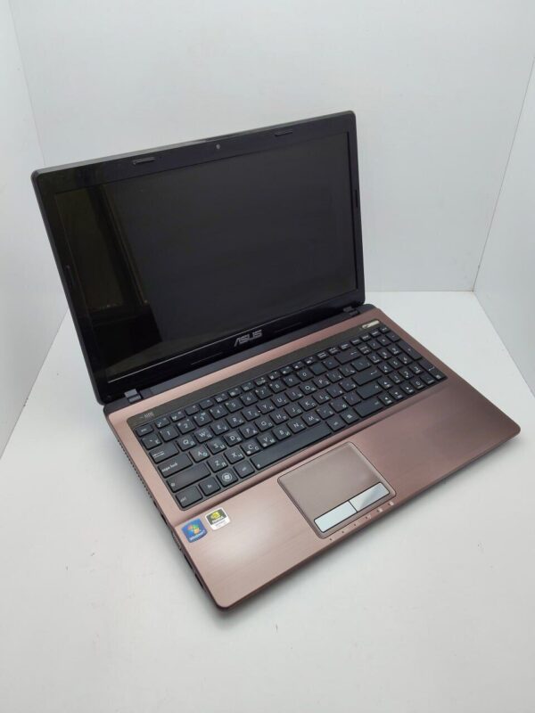 Ноутбук Asus K53S / 15.6" (1366x768) TN / Intel Core i5-2410M (2 (4) ядра по 2.3 - 2.9 GHz) / 6 GB DDR3 / 320 GB HDD / nVidia GeForce 610M, 2 GB GDDR3, 64-bit / WebCam / Посилена АКБ - Зображення 4
