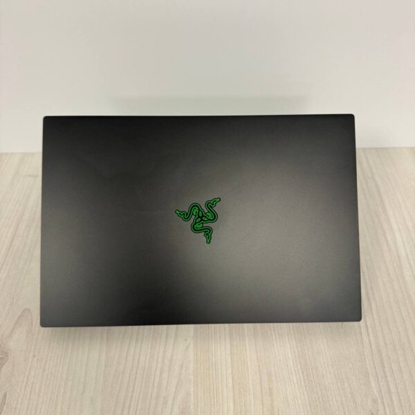 Ігровий ноутбук Razer Blade 15 RZ09-0369 / 15.6" (1920x1080) IPS / Intel Core i7-10750H (6 (12) ядер по 2.6 - 5.0 GHz) / 16 GB DDR4 / 512 GB SSD NVMe / nVidia GeForce RTX 3070, 6 GB GDDR6, 256-bit / WebCam - Зображення 3