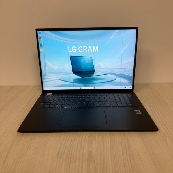Ультрабук Б-клас LG Gram 17 17Z90Q / 17" (2560x1600) IPS / Intel Core i7-1260P (12 (16) ядер по 2.1 - 4.7 GHz) / 16 GB DDR5 / 512 GB SSD NVMe / Intel Iris Xe Graphics / WebCam - Зображення 2
