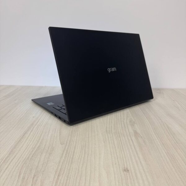 Ультрабук Б-клас LG Gram 17 17Z90Q / 17" (2560x1600) IPS / Intel Core i7-1260P (12 (16) ядер по 2.1 - 4.7 GHz) / 16 GB DDR5 / 512 GB SSD NVMe / Intel Iris Xe Graphics / WebCam - Зображення 6