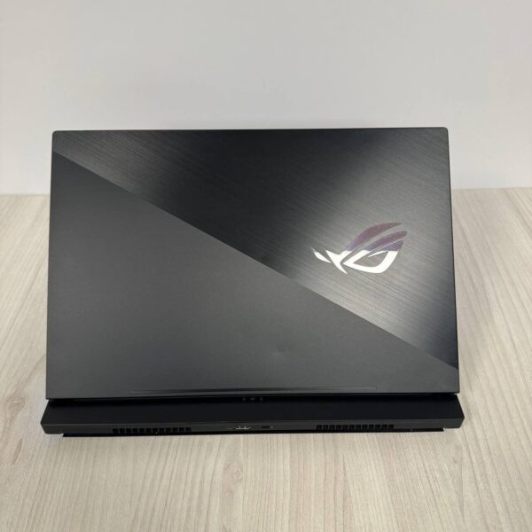 Ігровий ноутбук Б-клас Asus ROG Zephyrus S15 GX531GW / 15.6" (1920x1080) IPS / Intel Core i7-8750H (6 (12) ядер по 2.2 - 4.1 GHz) / 16 GB DDR4 / 512 GB SSD NVMe / nVidia GeForce RTX 2070 Max-Q, 8 GB GDDR6, 256-bit / WebCam - Зображення 3