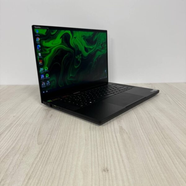 Ігровий ноутбук Razer Blade 15 RZ09-0369 / 15.6" (1920x1080) IPS / Intel Core i7-10750H (6 (12) ядер по 2.6 - 5.0 GHz) / 16 GB DDR4 / 512 GB SSD NVMe / nVidia GeForce RTX 3070, 6 GB GDDR6, 256-bit / WebCam - Зображення 4