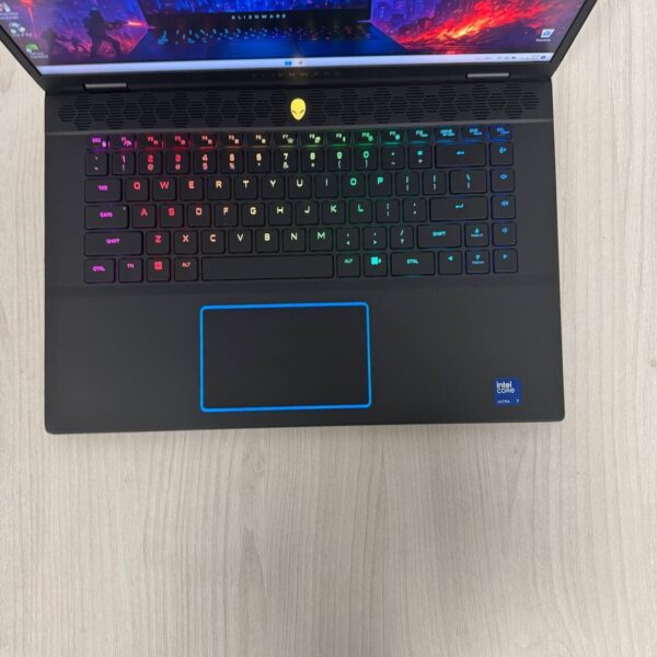 Ігровий ноутбук Dell Alienware m16 R2 / 16" (2560x1600) IPS / Intel Core Ultra 7 155H (16 (22) ядер по 1.4 - 4.8 GHz) / 16 GB DDR5 / 1000 GB SSD NVMe / nVidia GeForce RTX 4070, 8 GB GDDR6, 128-bit / WebCam - Зображення 7