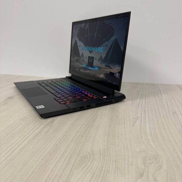 Ігровий ноутбук Dell Alienware m15 R4 / 15.6" (1920x1080) IPS / Intel Core i7-10870H (8 (16) ядер по 2.2 - 5.0 GHz) / 16 GB DDR4 / 512 GB SSD NVMe / nVidia GeForce RTX 3070, 8 GB GDDR6, 256-bit / WebCam - Зображення 5