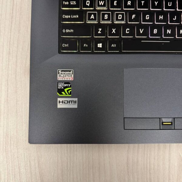 Ігровий ноутбук Eluktronics 17 N870HK / 17.3" (1920x1080) IPS / Intel Core i7-7700HQ (4 (8) ядра по 2.8 - 3.8 GHz) / 16 GB DDR4 / 512 GB SSD NVMe / nVidia GeForce GTX 1050 Ti, 4 GB GDDR5, 128-bit / WebCam - Зображення 8